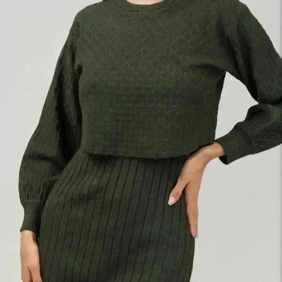 Round neck wide ribbed 2 in 1 sweater dress in dark moss green multiple sizes - Picture 3 of 5